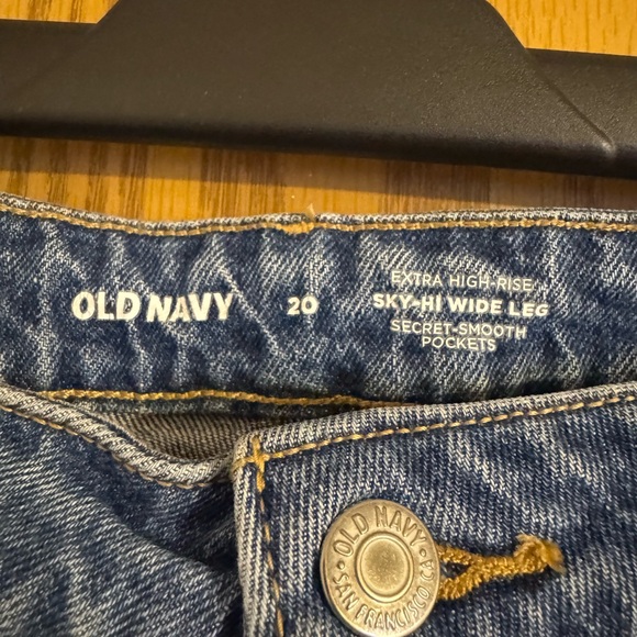 Old Navy Cropped Frayed Hem Denim Capris. Size 20, Sky high Wide Leg. 🫥 - Picture 5 of 11